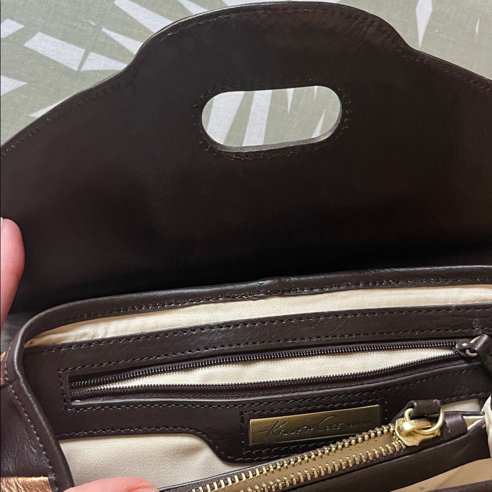 Kenneth Cole Retro Leather purse - Picture 10 of 16
